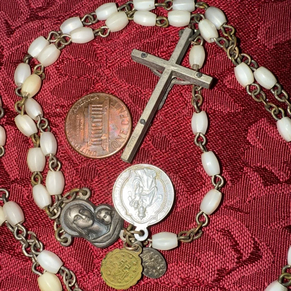 Mother of pearls vintage Rosary Necklace medal religious Italy - Picture 3 of 4